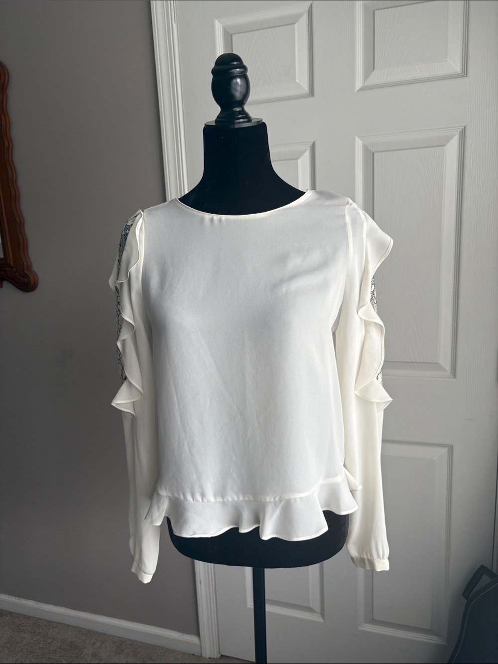 Zara White Ruffled Sleeve Blouse
